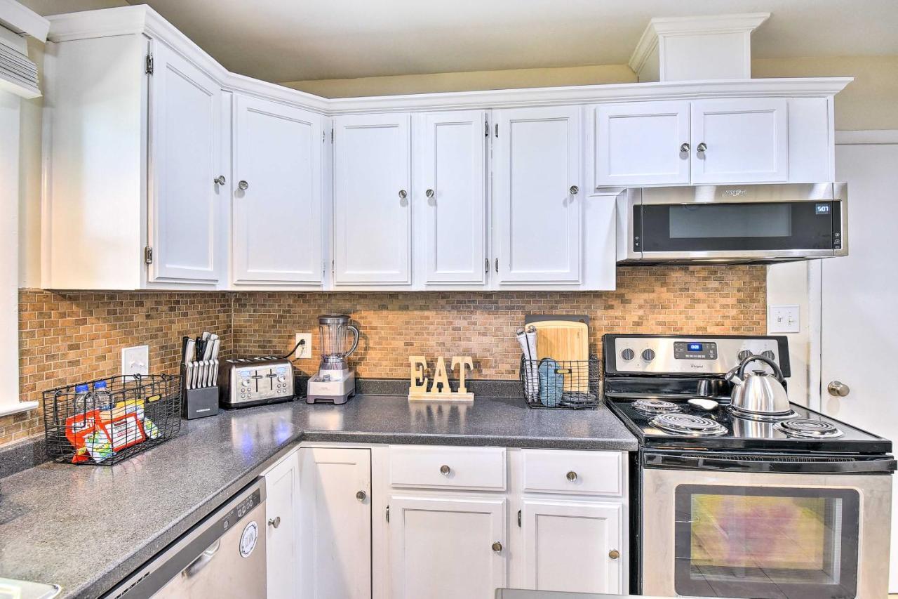 Charming Hampton Home With Yard 2 Mi To Beach! Eksteriør billede